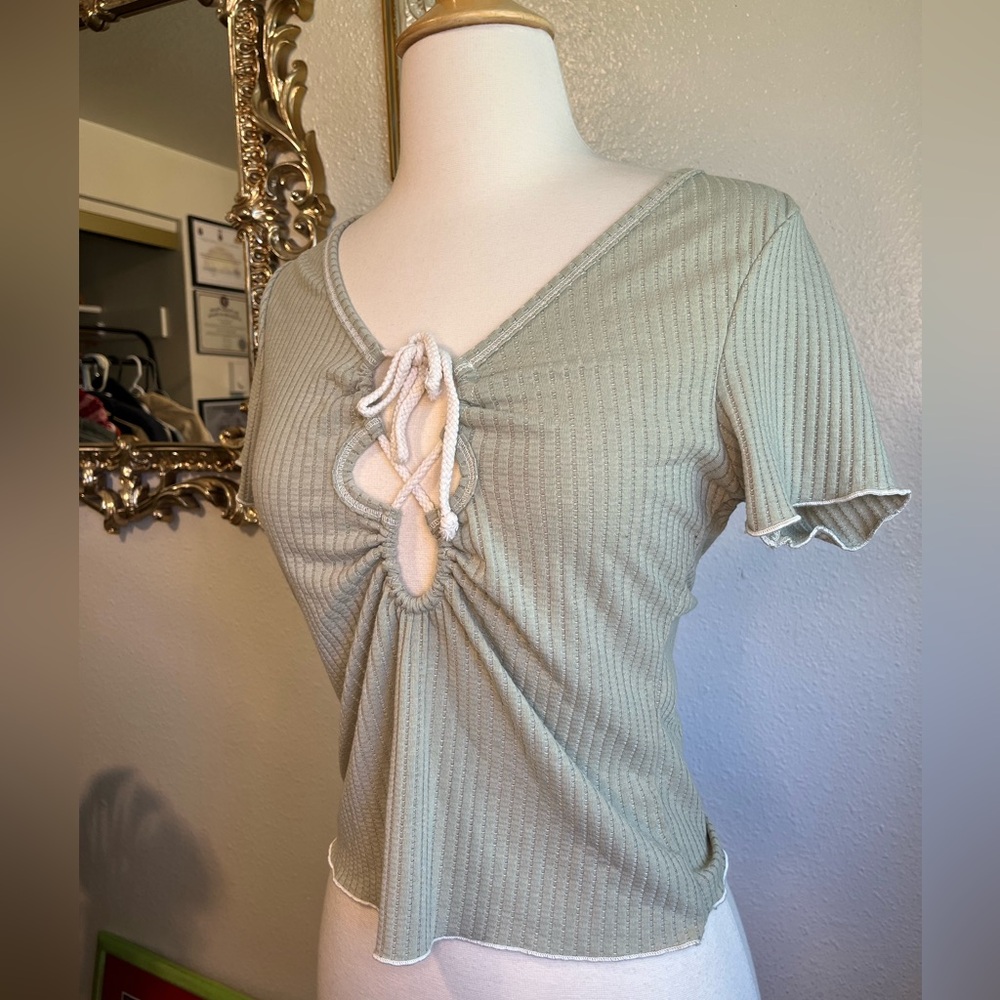 Earthbound Babydoll Sage Green Tie Front Ribbed Y2K Gypsy Boho Tee Size Medium
